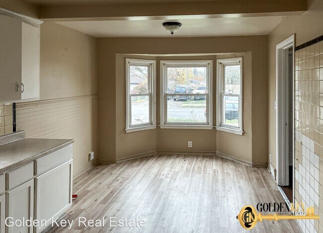 Foto del edificio - 3 br, 1 bath House - 11559 Kenmoor Street