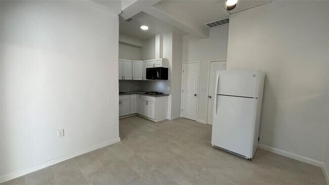 Building Photo - 160 Keel St