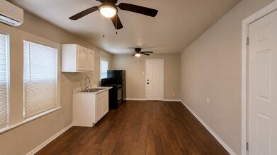 Building Photo - 1319 Leal St