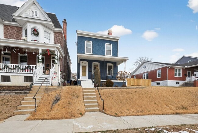 Building Photo - 4 Bedroom, 2 Bath Conshohocken Gem!