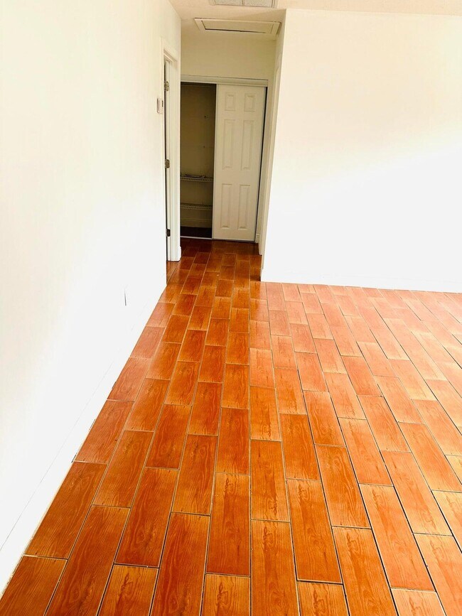 Foto del edificio - 1520 Barbarie Ln
