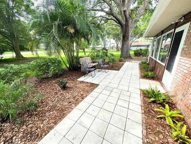 Foto del edificio - 408 Birksdale Ct