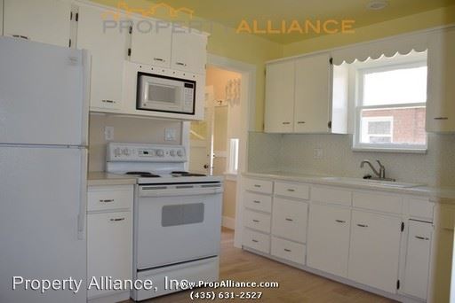 Building Photo - 828 E Logan Ave
