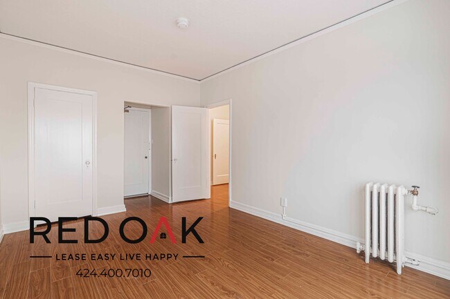 Foto del edificio - 570 N Rossmore Ave