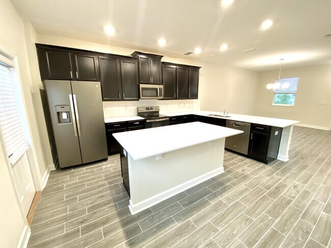 Building Photo - 15054 Book Club Rd