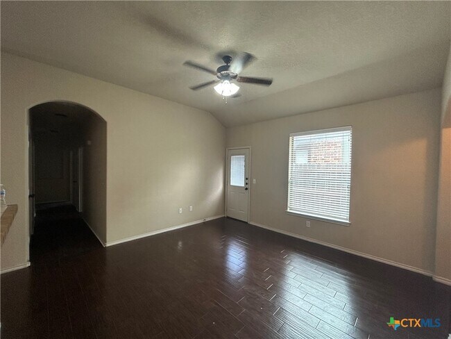 Building Photo - 716 Creekside Cir