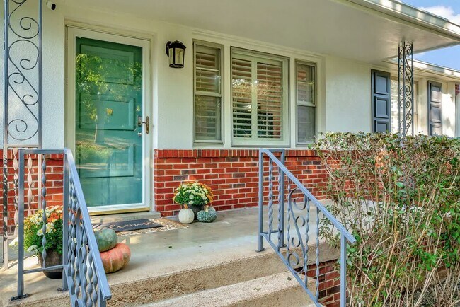 Foto del edificio - 6231 Henry Ford Dr