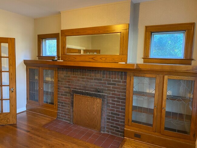 Living room - 1118 Maryland St