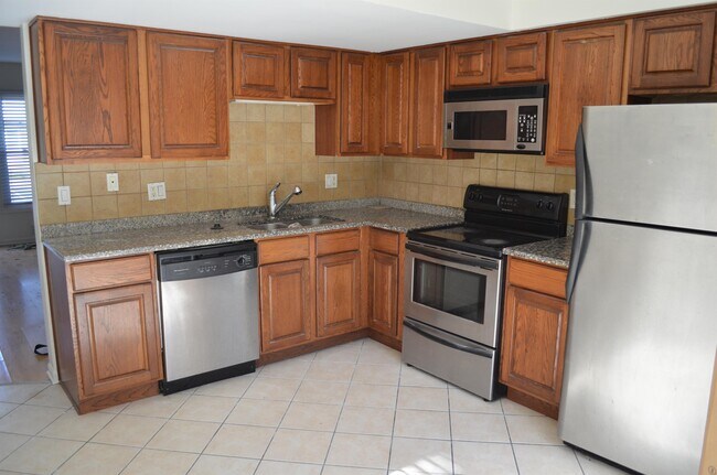 Building Photo - 1271 Marywood Ave