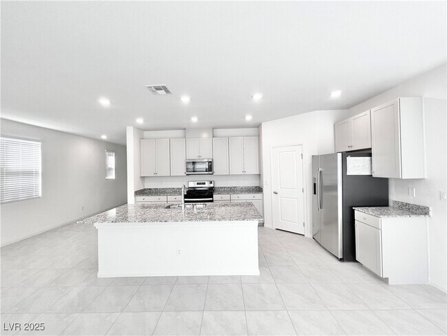 Building Photo - 8986 Lucky Crest St