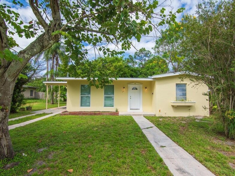 Primary Photo - 125 NE Prima Vista Blvd