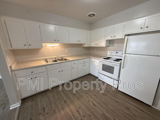 Foto del edificio - 7701 W Hampton Ave