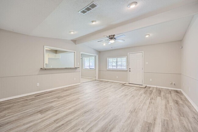 Foto del edificio - 602 Carl C Senter St