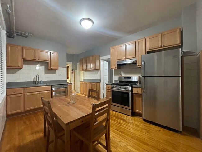 Foto del edificio - 3544 S Wolcott Ave