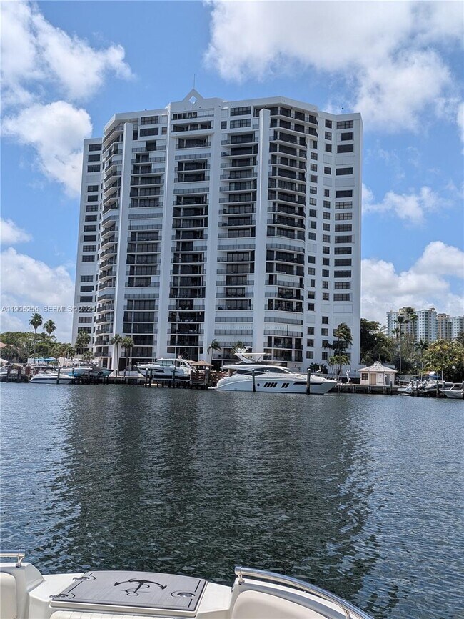 Foto del edificio - 300 Three Islands Boulevard