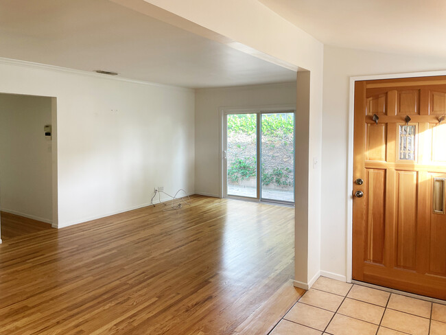 Living Room - 10739 Northgate St