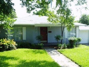 Building Photo - 825 Harris Ave