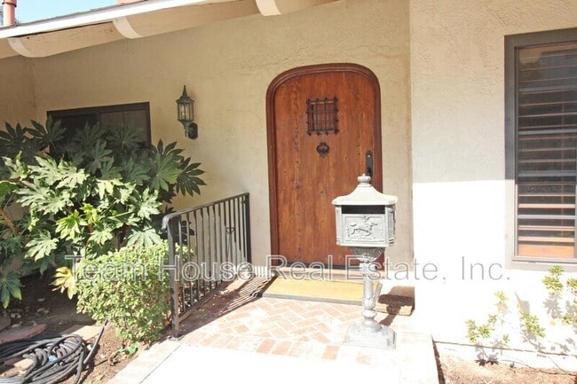 Building Photo - 25433 Plaza Escovar