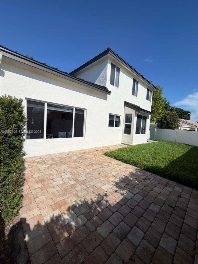 Foto del edificio - 1920 NW 182nd Terrace