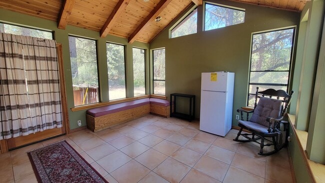 Foto del edificio - Spacious 6 Bedroom 5 Bathroom Within Walki...