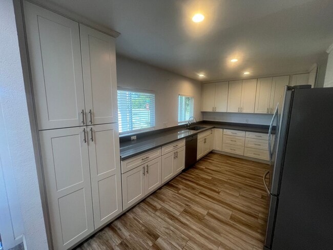 Building Photo - Beautifully upgraded 3 bed 2.5 bath Sunnyvale home. This is a must see!