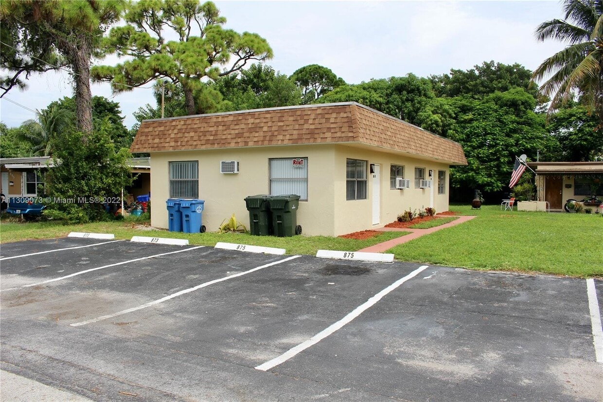 875 NE 39th St Unit 875, Oakland Park, FL 33334 Room for Rent in
