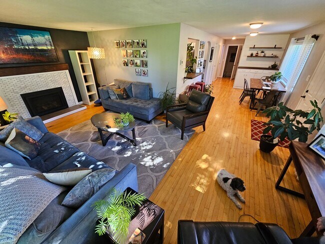 Foto del edificio - Target Range Single Family Home - 3bdrm (+bonus), 2bath, great yard, garage.  Summer Rental