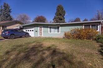 Building Photo - 830 Balsam Ln