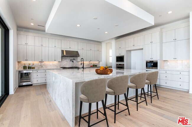 Foto del edificio - 11770 Hillsborough Ln