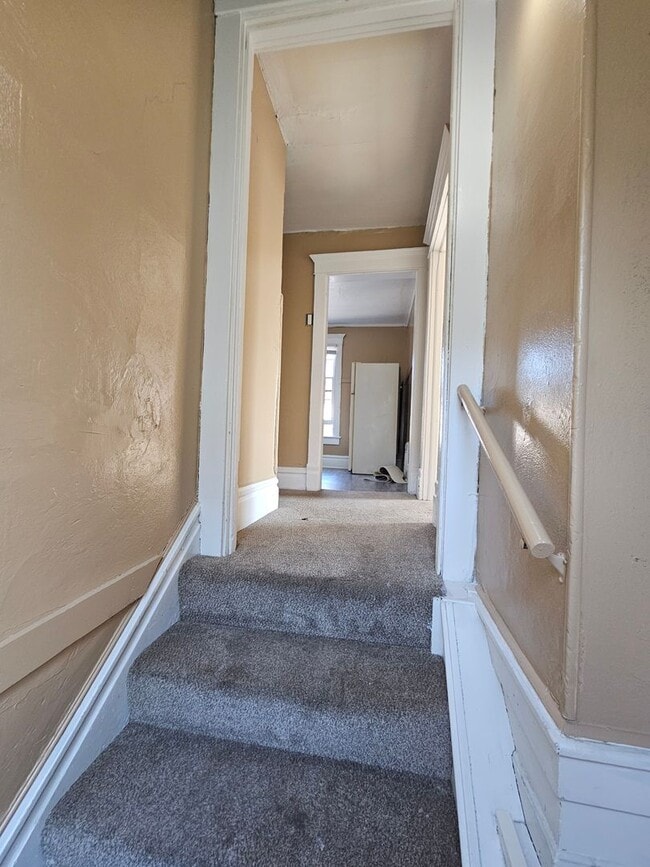 Building Photo - 706 Spring St