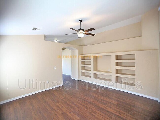 Building Photo - 2536 W Carter Rd