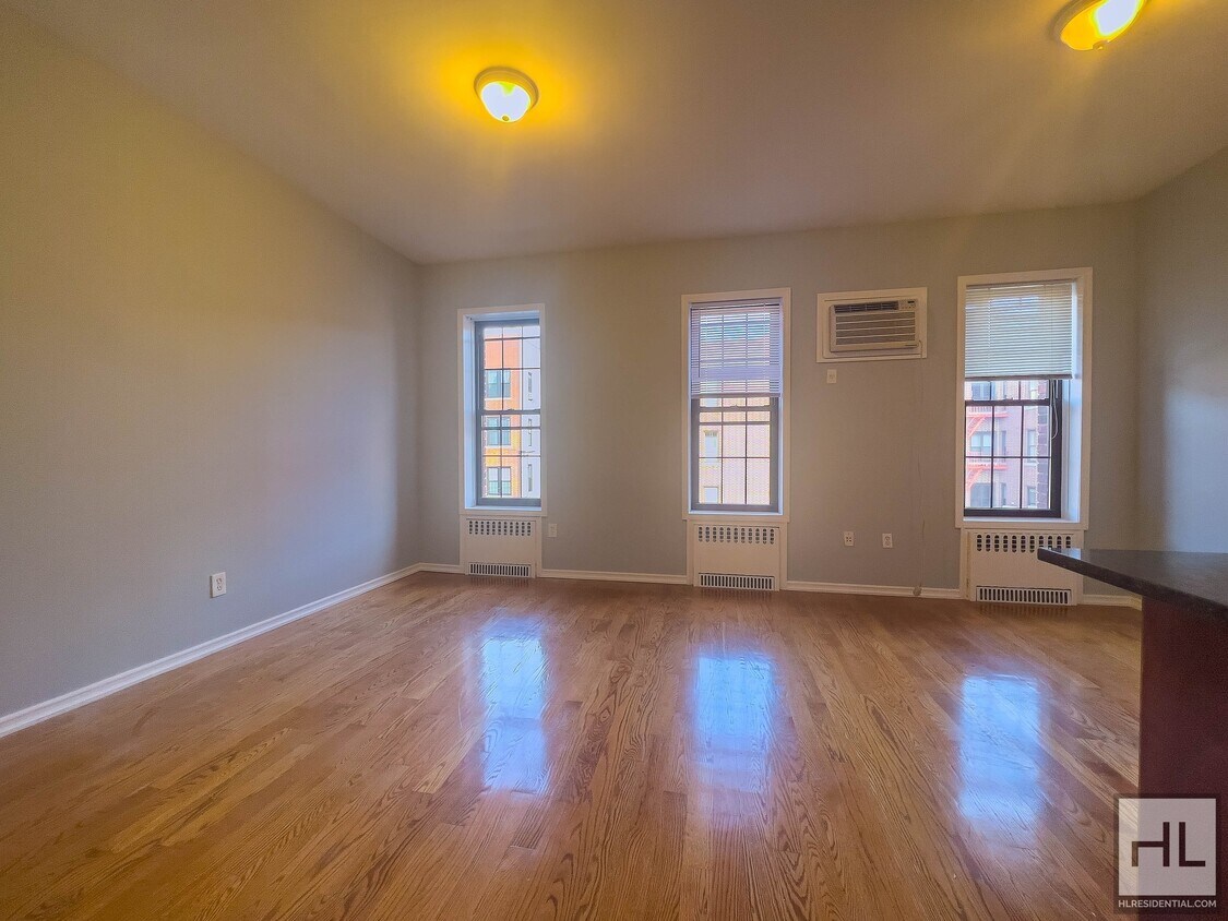 Primary Photo - 3 bed on 3rd Avenue in Bay Ridge!
