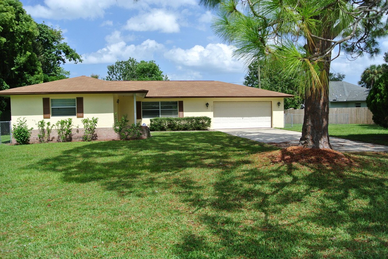 2307 Greenway Dr, Melbourne, FL 32901 House Rental in Melbourne, FL