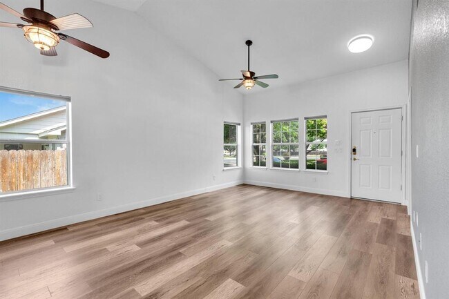 Foto del edificio - 112 Prairie Springs Loop