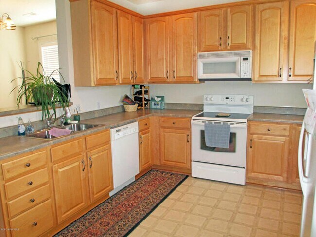 Building Photo - 252 Sheliah Court | 3 Bed 3.5 Bath W/ Fini...