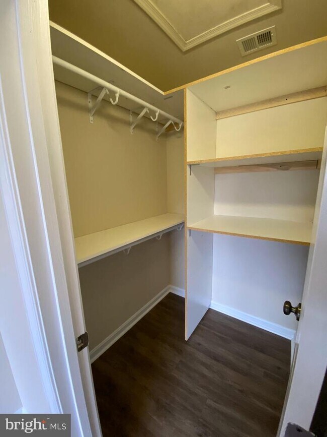 Foto del edificio - 5504 Sacramento Mews Pl