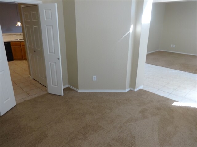 Building Photo - 832 Parker Dr