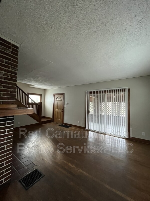 Foto del edificio - 1009 W Hillcrest Ave