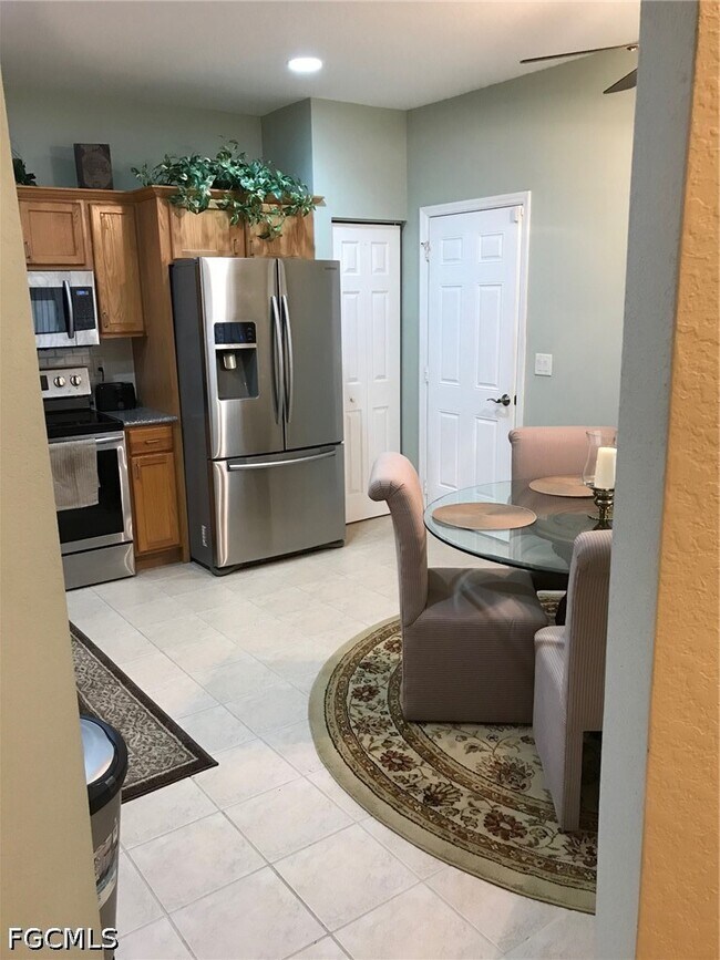 Foto del edificio - 9600 Roundstone Cir