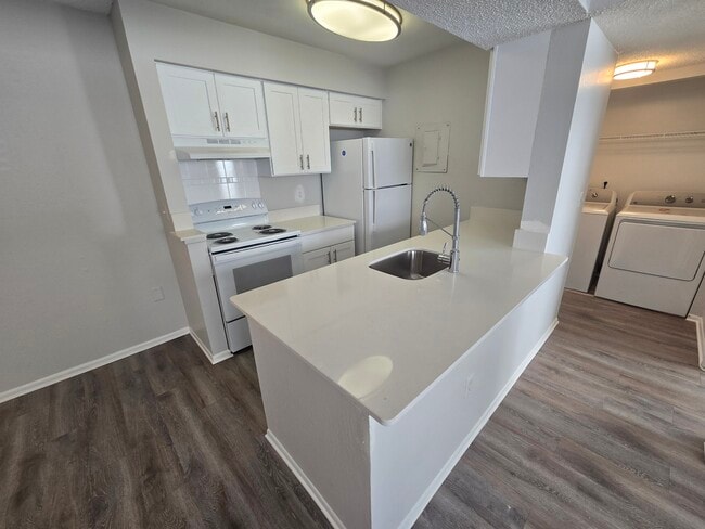 Building Photo - West Winds Apartments