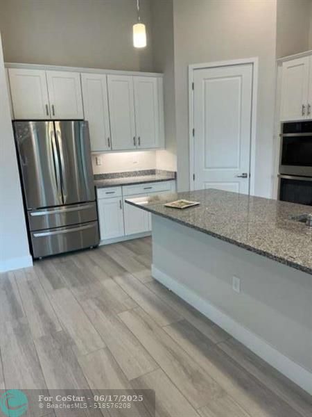 Foto del edificio - 7813 Deer Lake Ct