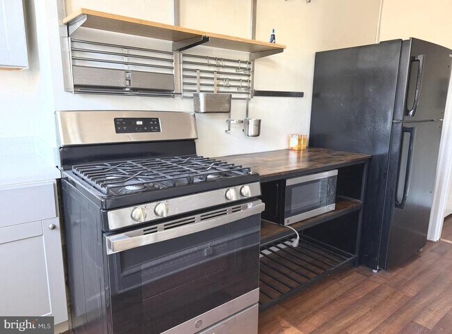 Foto del edificio - 301 W State St