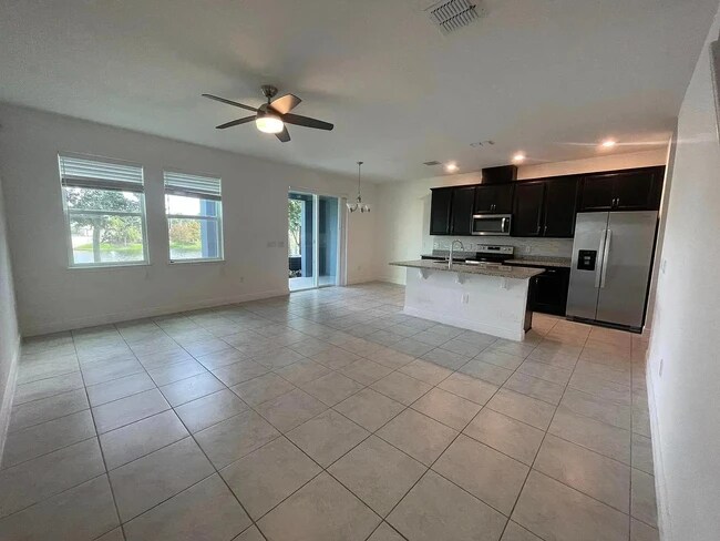 Foto del edificio - 1351 Merrydale Way