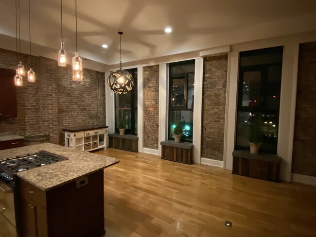 Foto del edificio - 415 E Market St