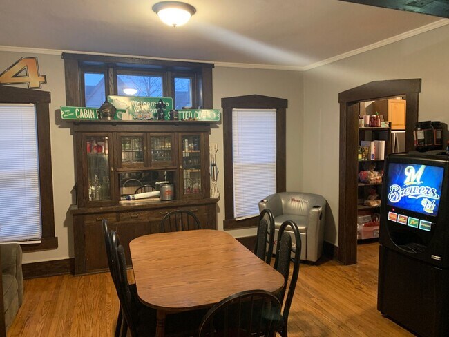 Foto del edificio - Maryland 6Bdrm House blocks from UWM Campus