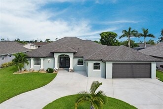 Building Photo - 21 Medalist Ln
