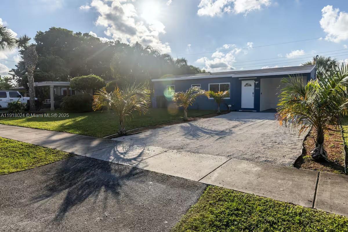 Foto principal - 5841 NE 3rd Ave