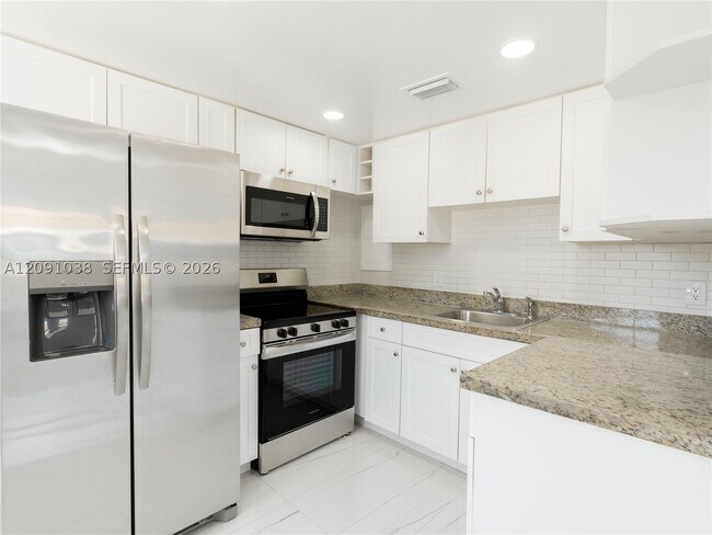 Foto del edificio - 11128 SW 2nd St