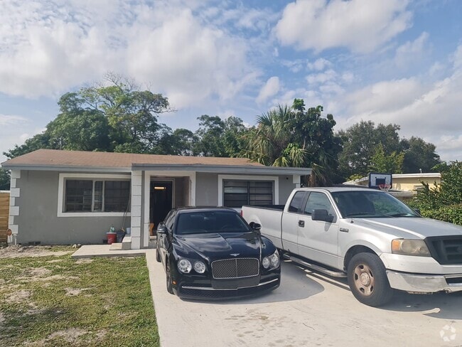 Building Photo - 103 NW 28th Way