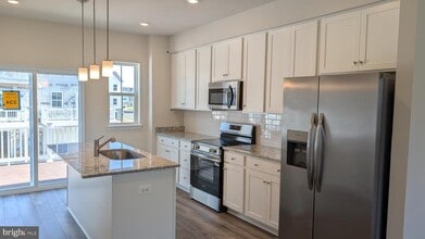 Building Photo - 413 SILVER BIRCH Dr